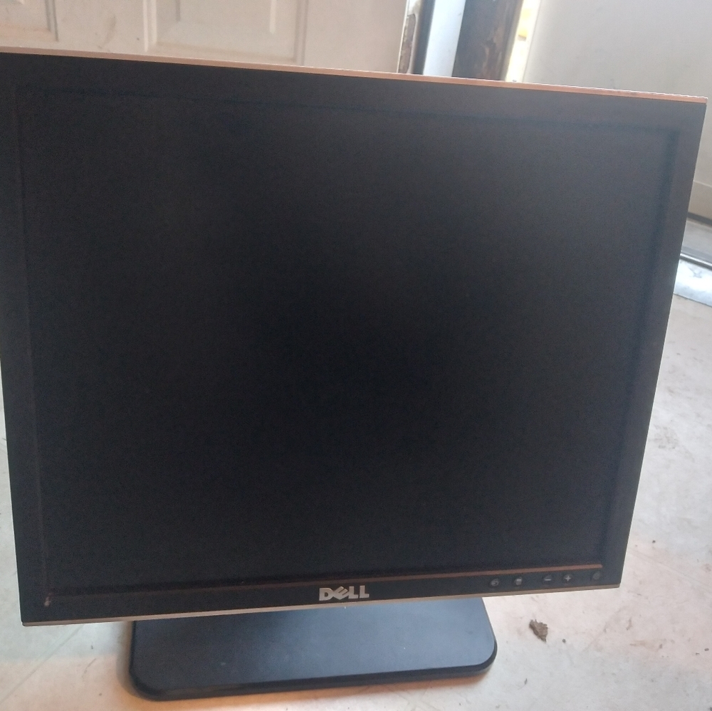Dell computer - Picture 2 of 3